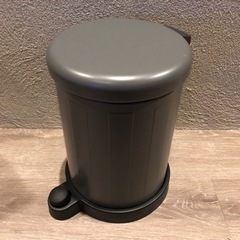 IKEA TOFTAN ペダル式 ゴミ箱 バスルーム用 グレーの画像