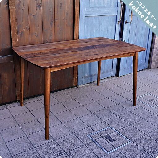 IDC OTSUKA(大塚家具)の木の素材感を楽しめるダイニングテーブル「シネマ2」。ウォールナット無垢材を使用した食卓は北欧スタイルなどに♪コンパクトなサイズはサイドテーブルとしても。CA243