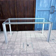 THE CONRAN SHOP(コンランショップ)/STUA(スチュア)のJesus Gascaデザイン DENEB ダイニングテーブルです♪アルミ+ガラスのモダンでスタイリッシュなデザイン。CA247
