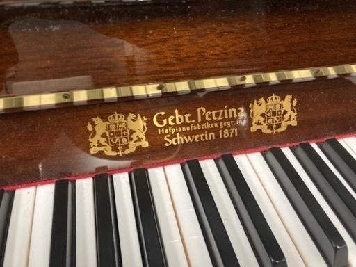 ペレツィーナ アップライトピアノ