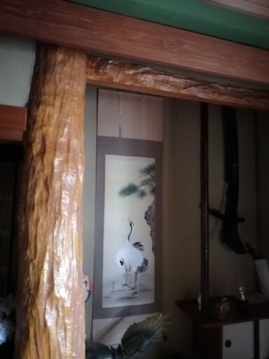 木彫りの柱　玄関　木目を活かした　敷居 木彫りの柱 玄関 木目を活かした 敷居