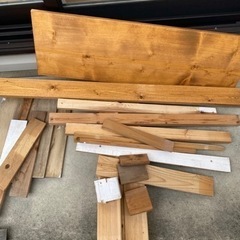 倉庫整理中‼️木材端材差し上げます。DIYや焚き火等に。