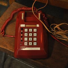 赤色　レトロ　電話機　ジャンク　受話器無し　プッシュ式　ア…
