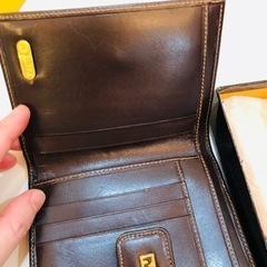 FENDIフェンディ本革(カーフ)折畳財布