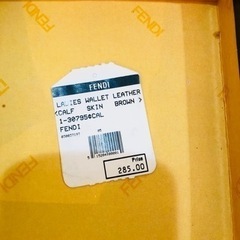 FENDIフェンディ本革(カーフ)折畳財布