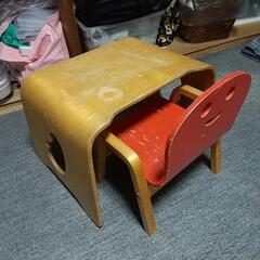 キコリの小イスとテーブルのセット　幼児用木製机と椅子