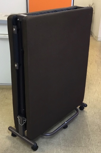 新品同様＞折りたたみベッド・キャスター付き・ダークブラウン