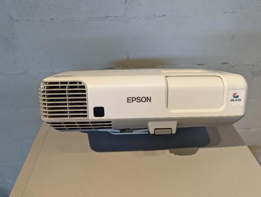 エプソンプロジェクター、EB-900、3000lm