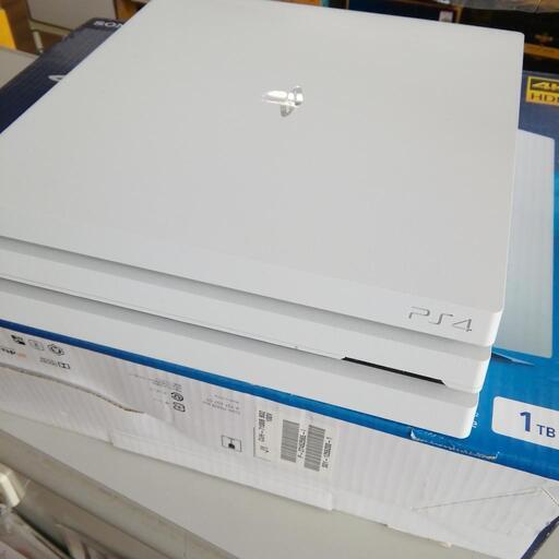 自宅で遊ぼう!! 中古美品 プレイステーション4 pro cuh-7100b 1TB
