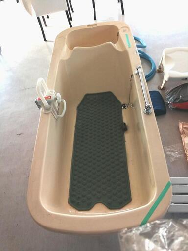 介護用のお風呂　軽量バスタブFRP 学校にて研修使用品