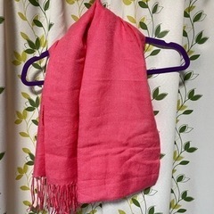 ピンクのスカーフ