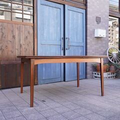 英国アンティーク、北欧ヴィンテージを取り扱うLLOYD\'S ANTIQUES(ロイズアンティークス)のローズウッド材 エクステンションテーブル。シンプルなデザインの伸長式ダイニングテーブル。デンマークCA321