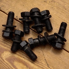 トヨタ グランビア ヒッチメンバー VCH16W 4 WD ガソリン　3.4L にて使用　2インチ角　取付ボルト付き マットブラックチッピング塗装