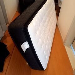 大きいベッド　180 cmX 2 + ベッド用のマットレスX4　