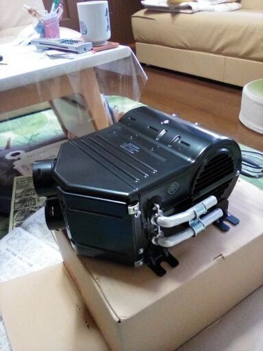 車用　温水ヒーター12v 汎用新品スイッチ付き送料無料