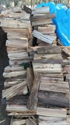 針葉樹　薪　軽トラ一杯分