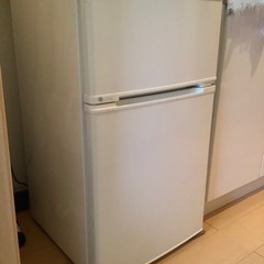 (受け渡し決定済み)冷蔵庫　ユーイング 88リットル(UR-D90F)