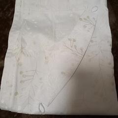 ニトリ　遮光カーテン(1枚)　白　木葉柄