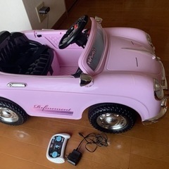 可愛いピンクの乗用ラジコンカー