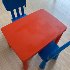 IKEA 子どもの机と椅子　(本日来れる方優先)