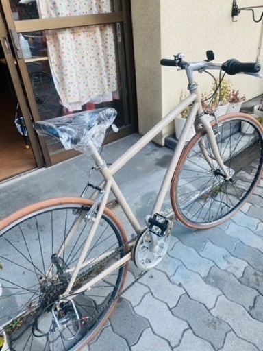 ほぼ全ての部品を新品に交換済み。中古のクロスバイク。6速。消費