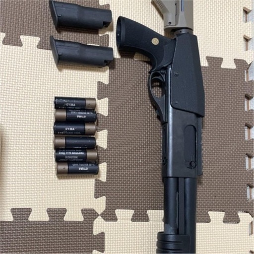 現金手渡しm870ブリーチャーとコルトガバメント