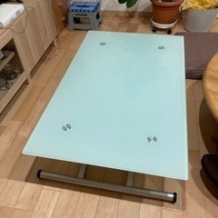 ニトリ　昇降式　ガラステーブル