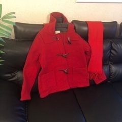 赤いコートとマフラーのセット