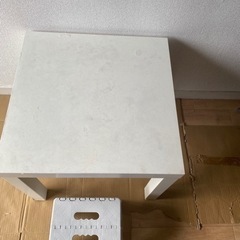 【ネット決済】小型のテーブルと本棚
