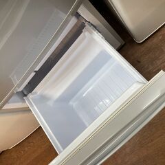 リサイクルショップどりーむ天保山店　No5681　冷蔵庫　中古　１３７L　シャープ　２０１７年製　激安