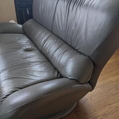 美品　カリモク本革ラブソファー
