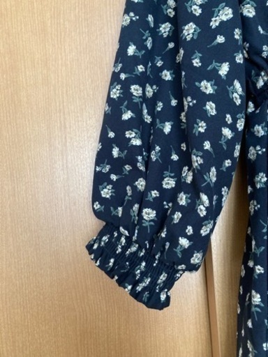 アースミュージック エコロジーワンピースロング黒花柄 ゆき 安城のワンピースの中古 古着あげます 譲ります ジモティーで不用品の処分