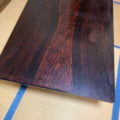 一枚木のテーブル（厚さ５ミリほどのガラス板つき）