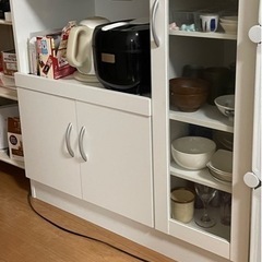 【ネット決済】炊飯器用テーブル付き食器棚です