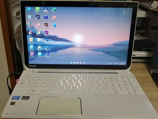 東芝ノートパソコン i7（中古）8GBのメモリ、SSD240GB, タッチパネル, 15.6画面、Intel HD Graphics 4000、Windows11, Office2021, Photoshop2021, Illustrator2021,Corel2021,FilmoraX等.
