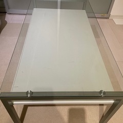 ニトリ　ガラステーブル  白　シルバー　リビングテーブル