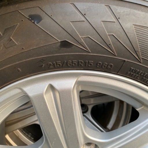 TOYO スタッドレス　215/65R15 96Q バリ山