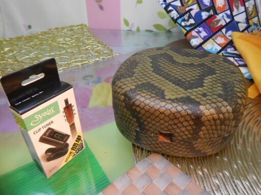 新品未使用　11.000円　沖縄三線専用　プリントチーガ(胴)、三線台、調弦チューナーセット 7.500円 沖縄三線専用 プリントチーガ(胴)と調弦チューナーセット
