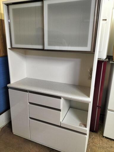 只今、商談中となっております。ニトリ（NITORI)　アルミナ2 キッチンレンジボード　食器棚 ホワイト 収納抜群