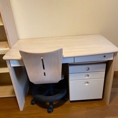 学習机と本棚　椅子　決まりました。