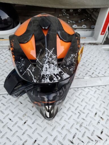 未使用品!オフロード ヘルメット Msize  ブラック/オレンジ  海外製品です。