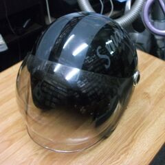 メーカー不明　ヘルメット　耳の部分に25ｍ/ｍと記載してます。