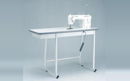 ジューキ JUKI シュプール90 職業用ミシンの作業テーブル