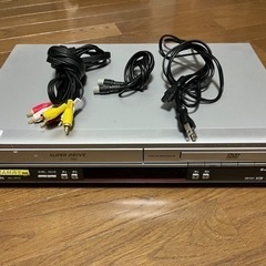 VHS+DVD/CDプレーヤー（ケーブル付き）