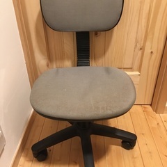 オフィスチェア　高さ調整可能の椅子