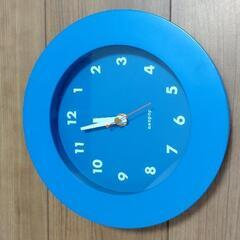 青色の壁掛時計
