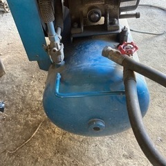 コンプレッサー　アネスト岩田　7.5kw 10馬力