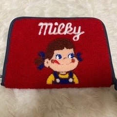 【ネット決済・配送可】ペコちゃん 母子手帳ケース さがら刺繍