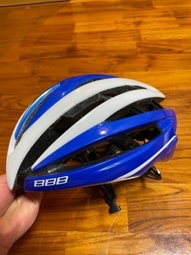 【値下げしました】クロスバイクBBBヘルメット  新品未使用✨