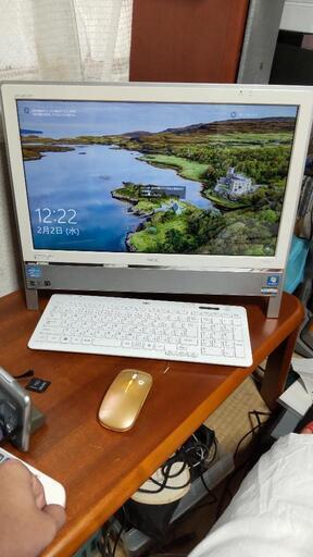 白・PCパソコン　NEC